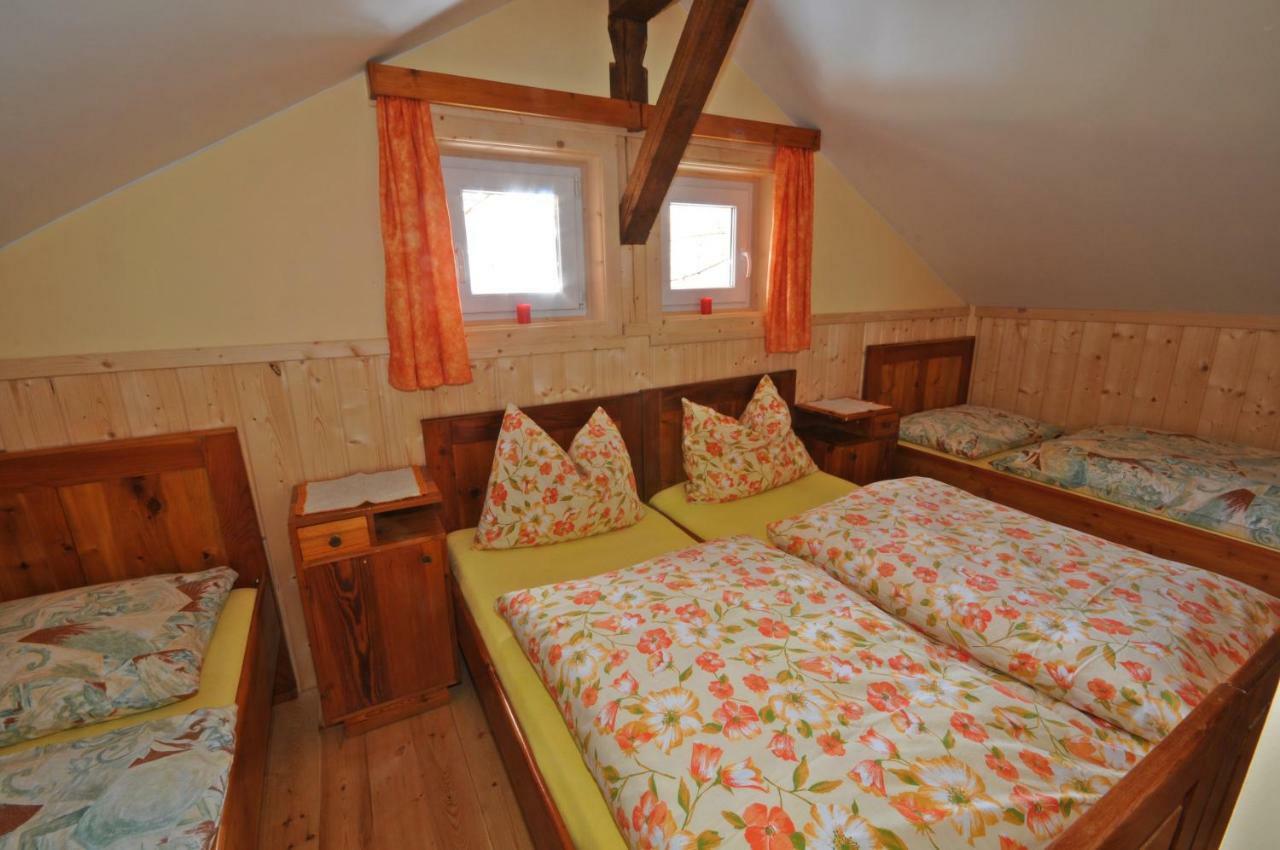 Holiday home Laerchenhuette Stall